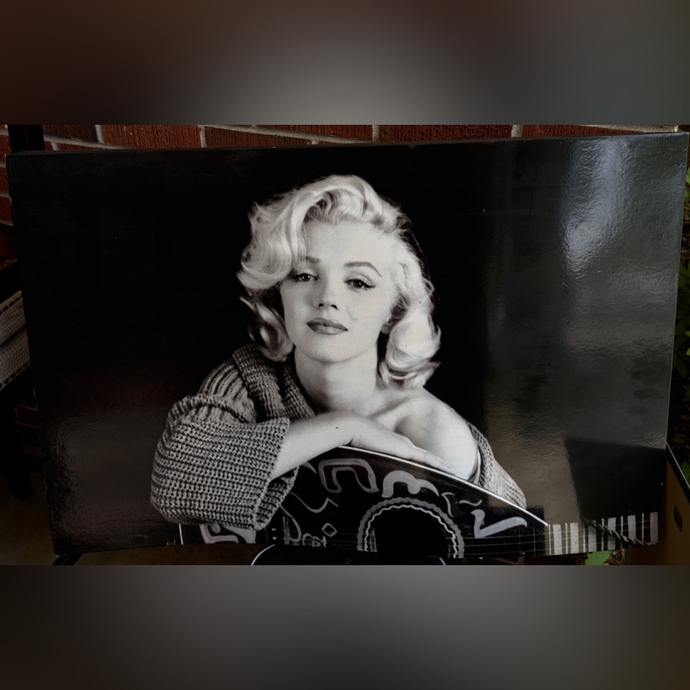 Rare Marilyn Monroe curved art